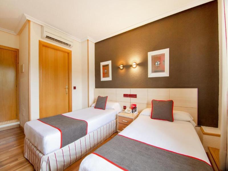Hostal Rural El Cano By Vivere Stays Alpedrete Ngoại thất bức ảnh