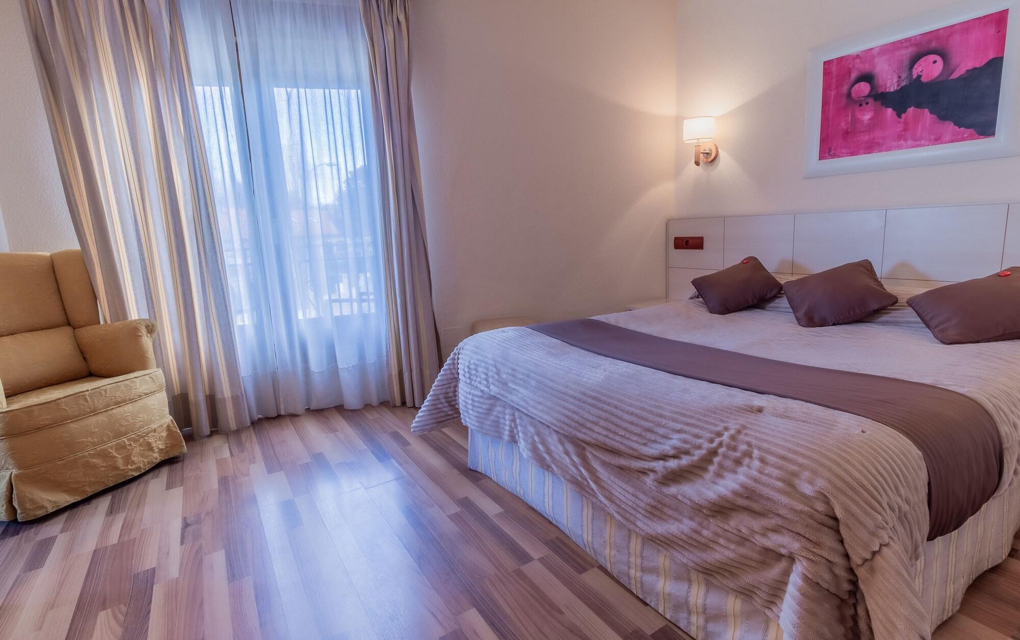 Hostal Rural El Cano By Vivere Stays Alpedrete Ngoại thất bức ảnh