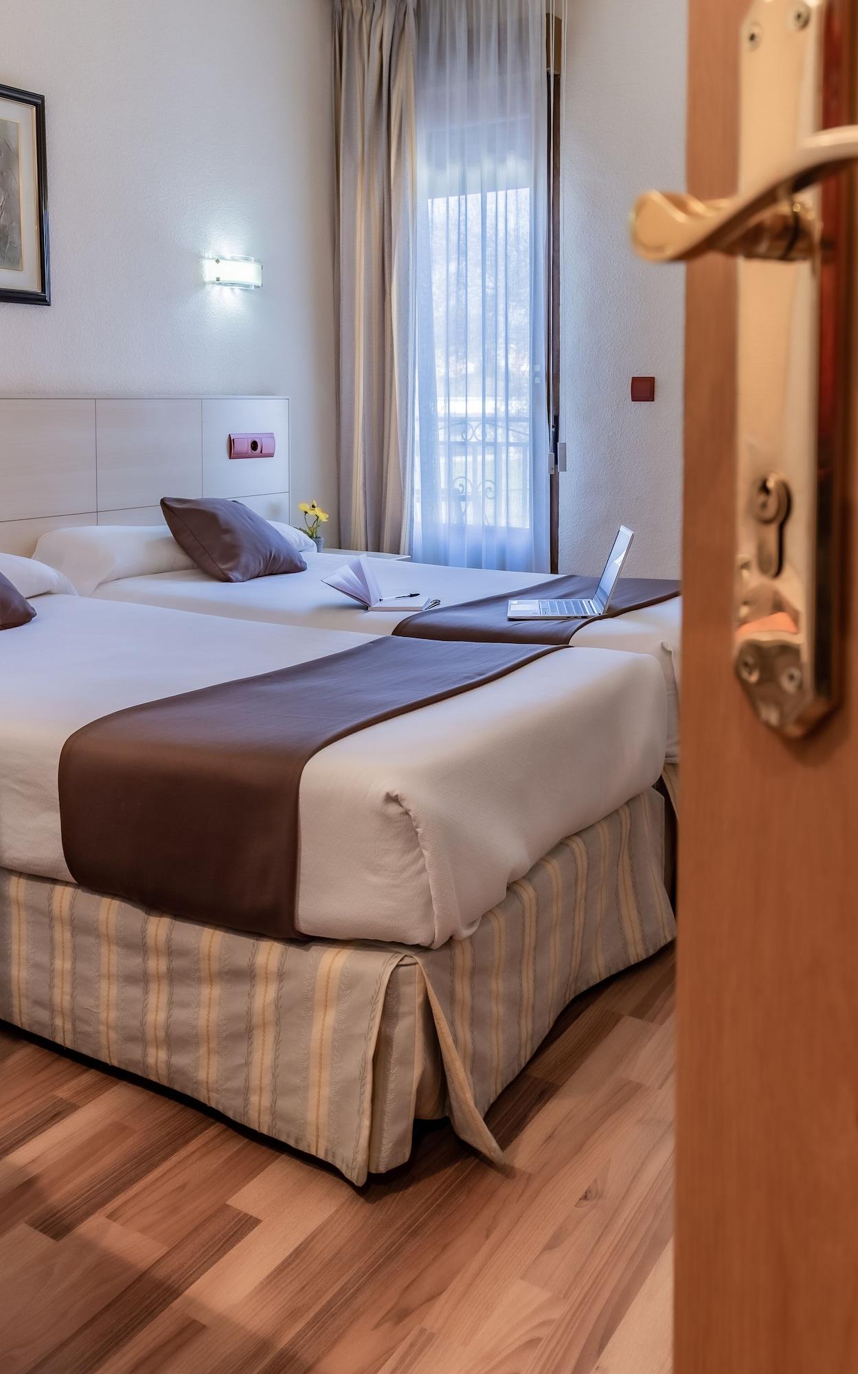 Hostal Rural El Cano By Vivere Stays Alpedrete Ngoại thất bức ảnh
